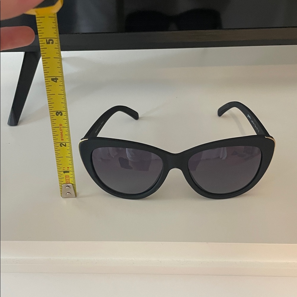 Goodr Women’s Sunglasses - Picture 4 of 4